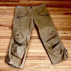 Bebe capris pleated knees cargos golden tan